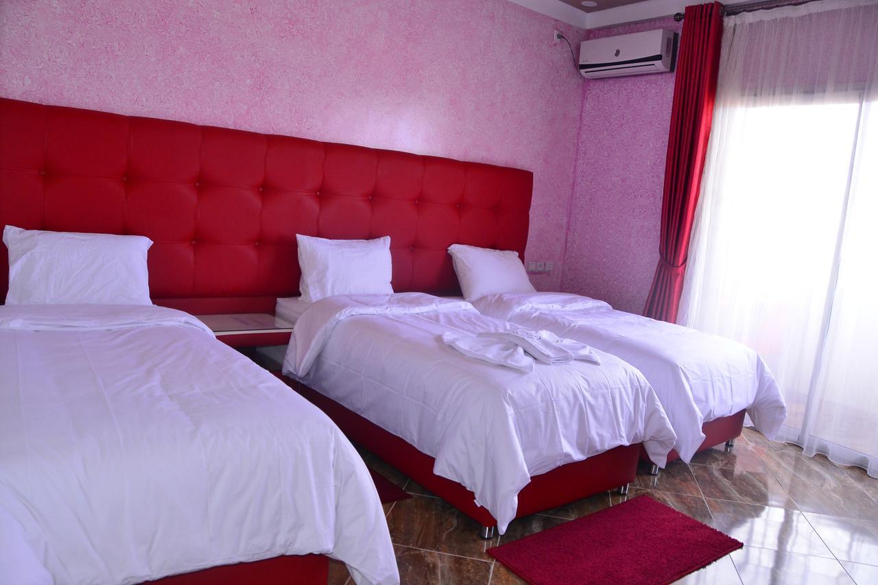 Hotel Hadaik Ain Asserdoune 贝尼迈拉勒 外观 照片