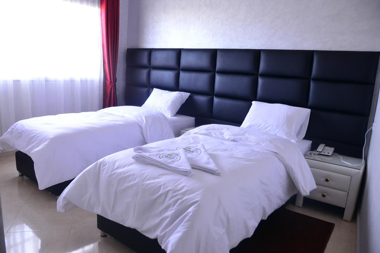 Hotel Hadaik Ain Asserdoune 贝尼迈拉勒 外观 照片
