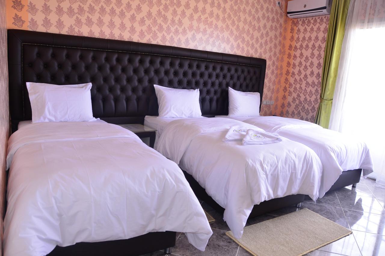 Hotel Hadaik Ain Asserdoune 贝尼迈拉勒 外观 照片